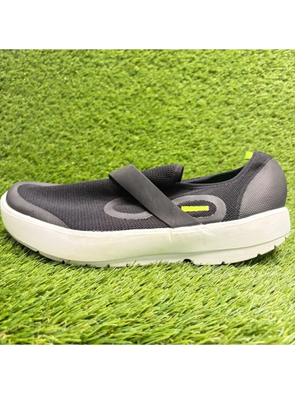 OOFOS OOmg Low Mens Size 12.5 Black White Athletic Recovery Slip On Shoes